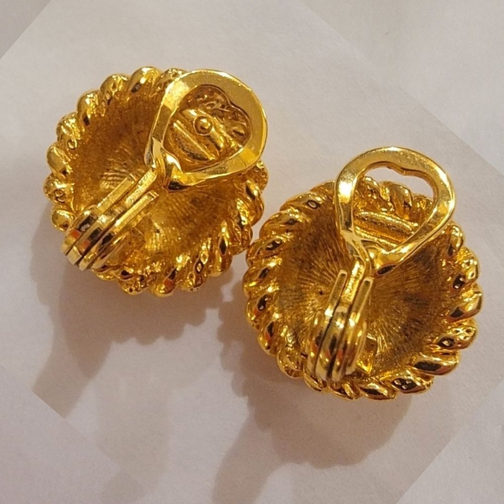 #Vintage #Monet Round Twisted Rope Design   Clip On Earrings Signed - Picture 5 of 8